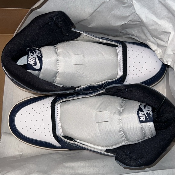 BIG KIDS' AIR JORDAN RETRO 1 HIGH OG CASUAL SHOES - Picture 6 of 9